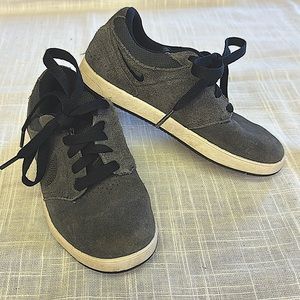 Nike size 13 grey leather skate board shoes